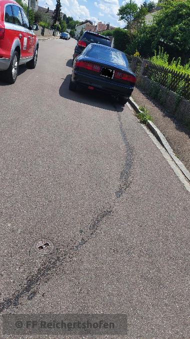 Unfall mit Straßenfahrzeugen, Verkehrshindernis Unfall mit Straßenfahrzeugen, Verkehrshindernis